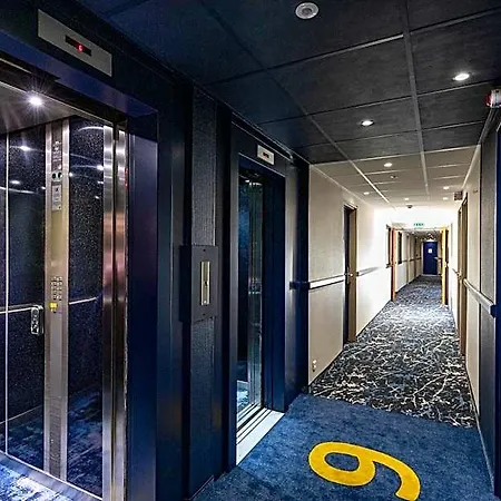 National Hotel 3*