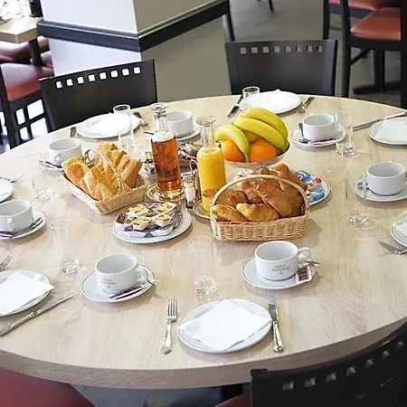 National Hotel 3*