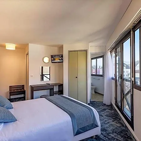 National Hotel 3*