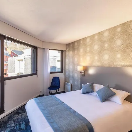 National 3* لورد